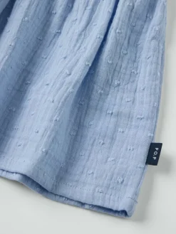 Vevd bluse med volanger prikkete